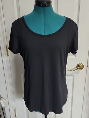 Source Unknown Black Scoop Neck Short Sleeve Tee